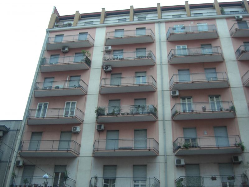  Catania-Viale M. Rapisardi vani 4 con terrazzo soprastante