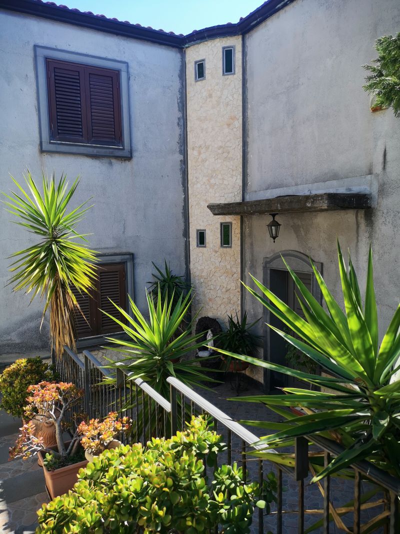 Misterbianco-Serra villa mq. 360 con terrazzo e giardino
